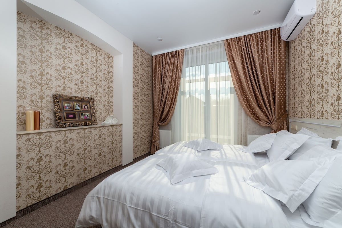 Ropa de cama de alta calidad y cortinas blackout