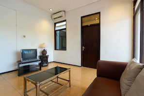 Interior detail - OYO 2454 Wanawiyata Homestay  (Depok)