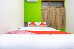 Standard Double Room | Free WiFi, bed sheets - OYO 2454 Wanawiyata Homestay  (Depok)