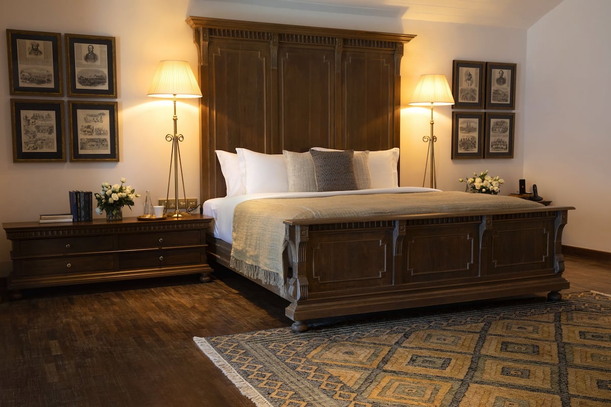Executive Suite, 1 Double Bed | 1 bedroom, minibar, in-room safe, desk