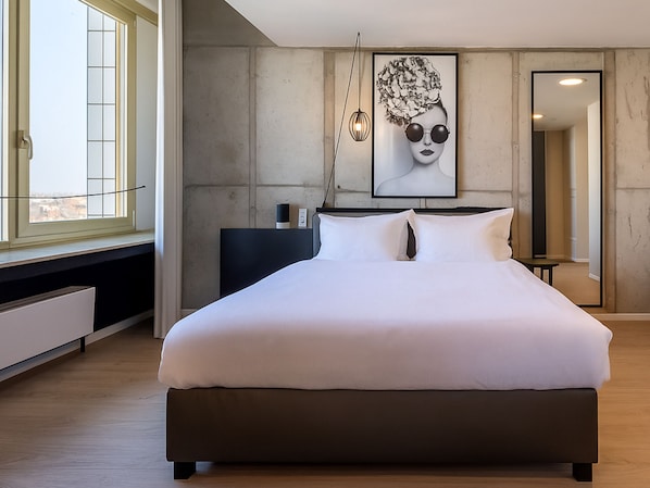 Large Studio with Kitchen | Premium bedding, in-room safe, laptop workspace, free WiFi