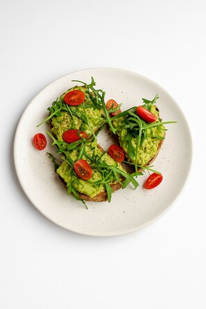 Daily continental breakfast (EUR 14 per person)