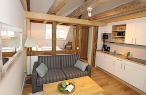 Deluxe-Apartment | Eigene Kochnische | Großer Kühlschrank, Mikrowelle, Herdplatte