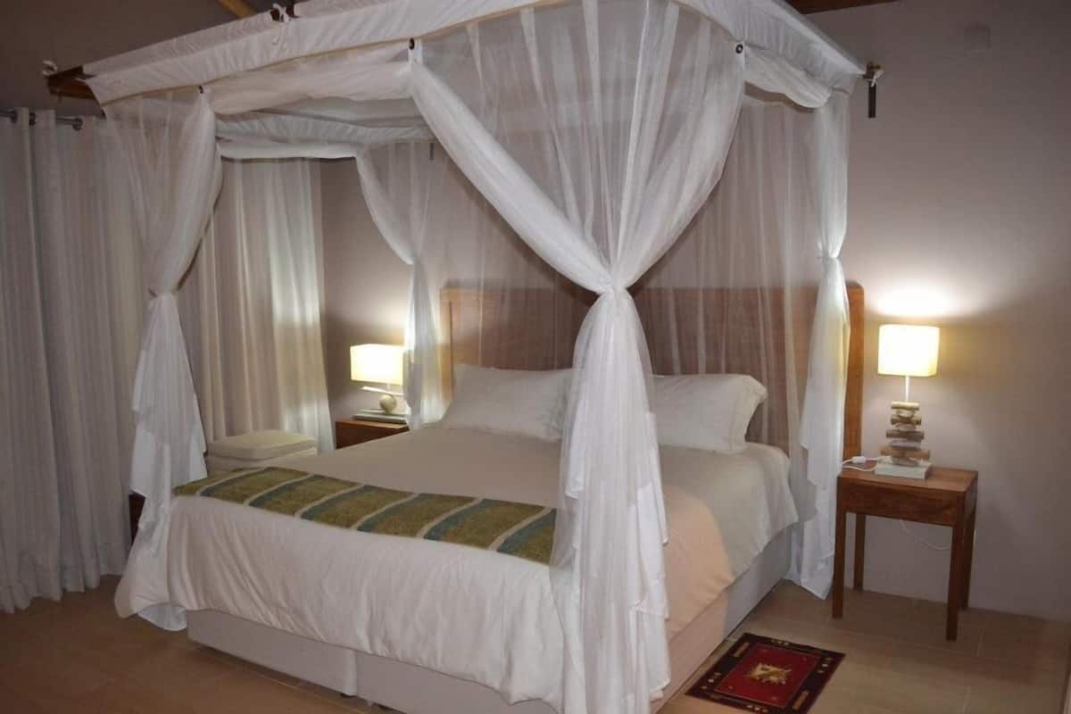 Quarto casal ou duplo standard | Escrivaninha, berços grátis, Wi-Fi de cortesia, roupa de cama
