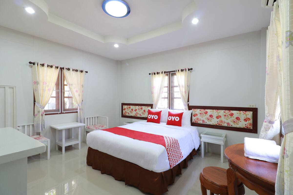 1 bedroom, desk, free WiFi, bed sheets