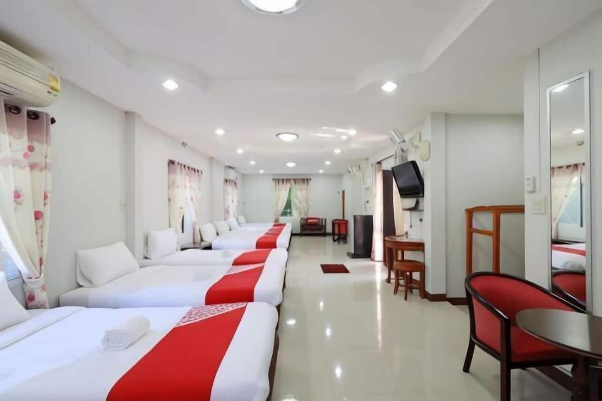 1 bedroom, desk, free WiFi, bed sheets