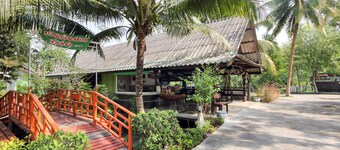 OYO 606 Baan Suansabai Pleanpanmai Resort Amphawa