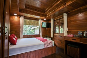 Deluxe Double Room | Desk, soundproofing, free WiFi, bed sheets - OYO 604 Ruen Mai Horm Resort (Na Yong)