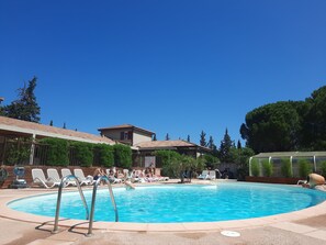 Indoor pool, seasonal outdoor pool, sun loungers