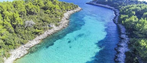 PĂ„ stranden och vit sandstrand