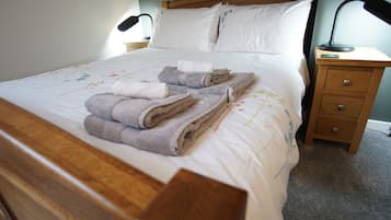 City Penthouse | 2 bedrooms, desk, iron/ironing board, free WiFi