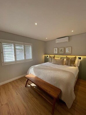 Comfort Cottage | Premium bedding, down duvets, pillow-top beds, minibar - Dieu Donné Vineyard Self-Catering Cottages (Franschhoek)