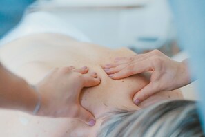 Massage mô sâu, massage thể thao, dịch vụ massage 