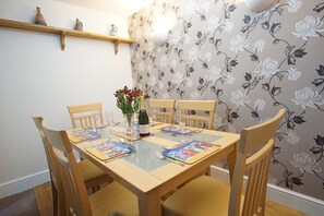 Cottage Keluarga | Makan di kamar