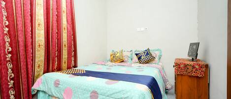 Economy Double Room | Desk, free WiFi, bed sheets