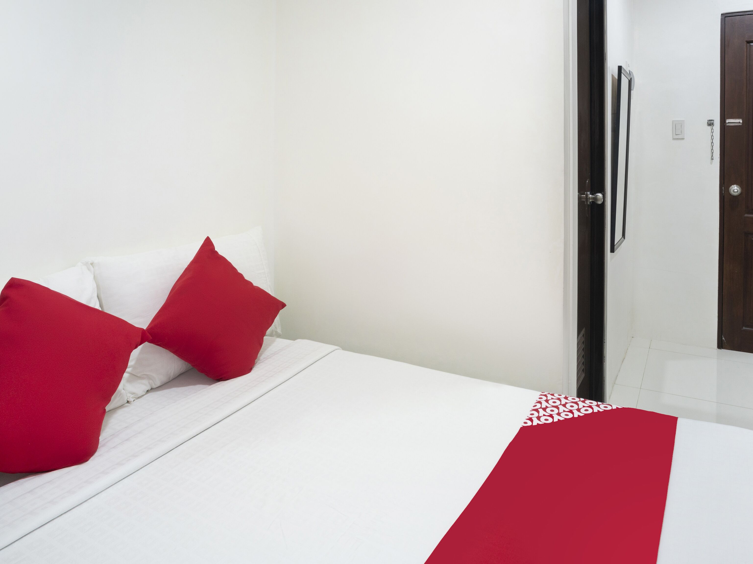 deluxe double room | free wifi, bed sheets