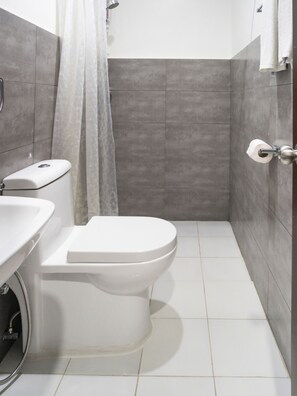 Superior Double Room | Bathroom - Braveheart Residency (Davao)
