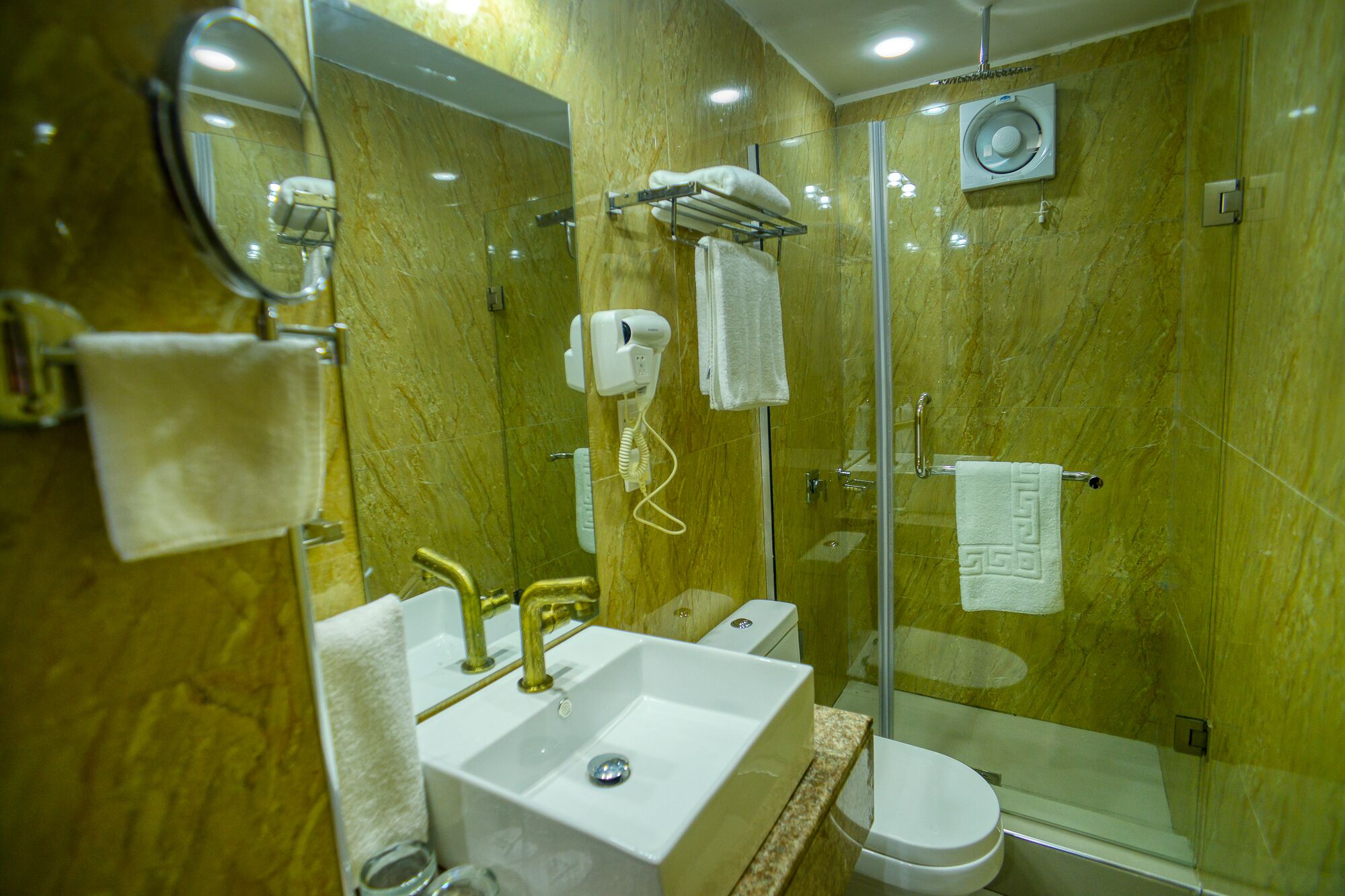 deluxe room | bathroom | shower, rainfall showerhead, free toiletries, hair dryer