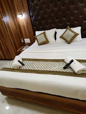 Decoración personalizada, muebles diferentes y escritorio 