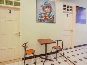 Lobby sitting area - Hotel O Gangnam Style Residence (Surabaya)