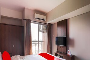 Deluxe Double Room | Free WiFi - OYO 2582 Apartemen Serpong Green View (South Tangerang)