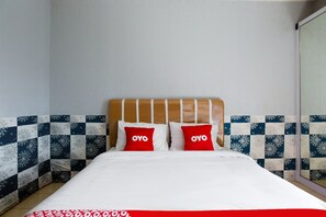 Deluxe Double Room | Free WiFi - OYO 2582 Apartemen Serpong Green View (South Tangerang)
