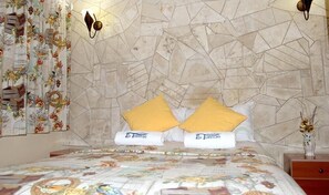 Minibar, individually decorated, individually furnished