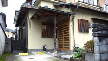 Pintu masuk hartanah