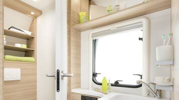 Mobile Home (Caravan) | Bathroom | Shower, hair dryer, towels, soap