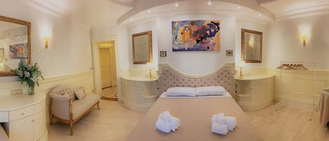 豪華套房, 按摩浴缸 | 客房內保險箱、獨特裝潢、布置獨特、書桌