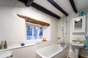Ferienhaus | Badezimmer | Dusche, kostenlose Toilettenartikel, Handtücher