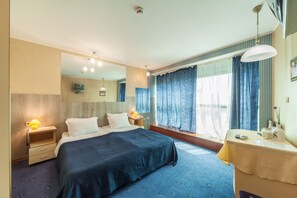 In-room safe, desk, laptop workspace, blackout curtains