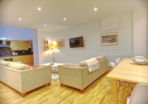 Apartment, 3 Bedrooms | Living area