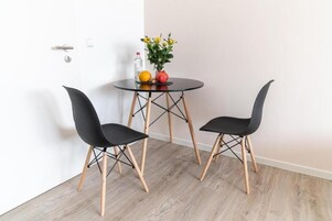 Sistema de insonorización, tabla de planchar con plancha y wifi gratis 