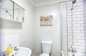 Apartment, 2 Bedrooms | Bathroom | Shower, free toiletries, hair dryer, towels - Seashell (Hastings)