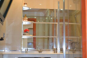 Douche, serviettes fournies