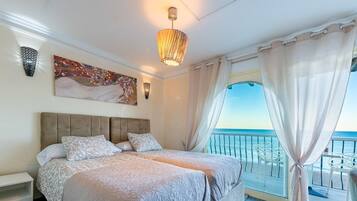 Appartement, 1 slaapkamer, uitzicht op zee (nº8) | 1 slaapkamer, een kluis op de kamer, een bureau, geluiddichte muren