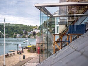 Suite exclusive, salle de bain attenante, vue sur le port (Crows nest) | Vue du balcon