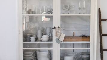 Fridge, stovetop, toaster, cookware/dishes/utensils