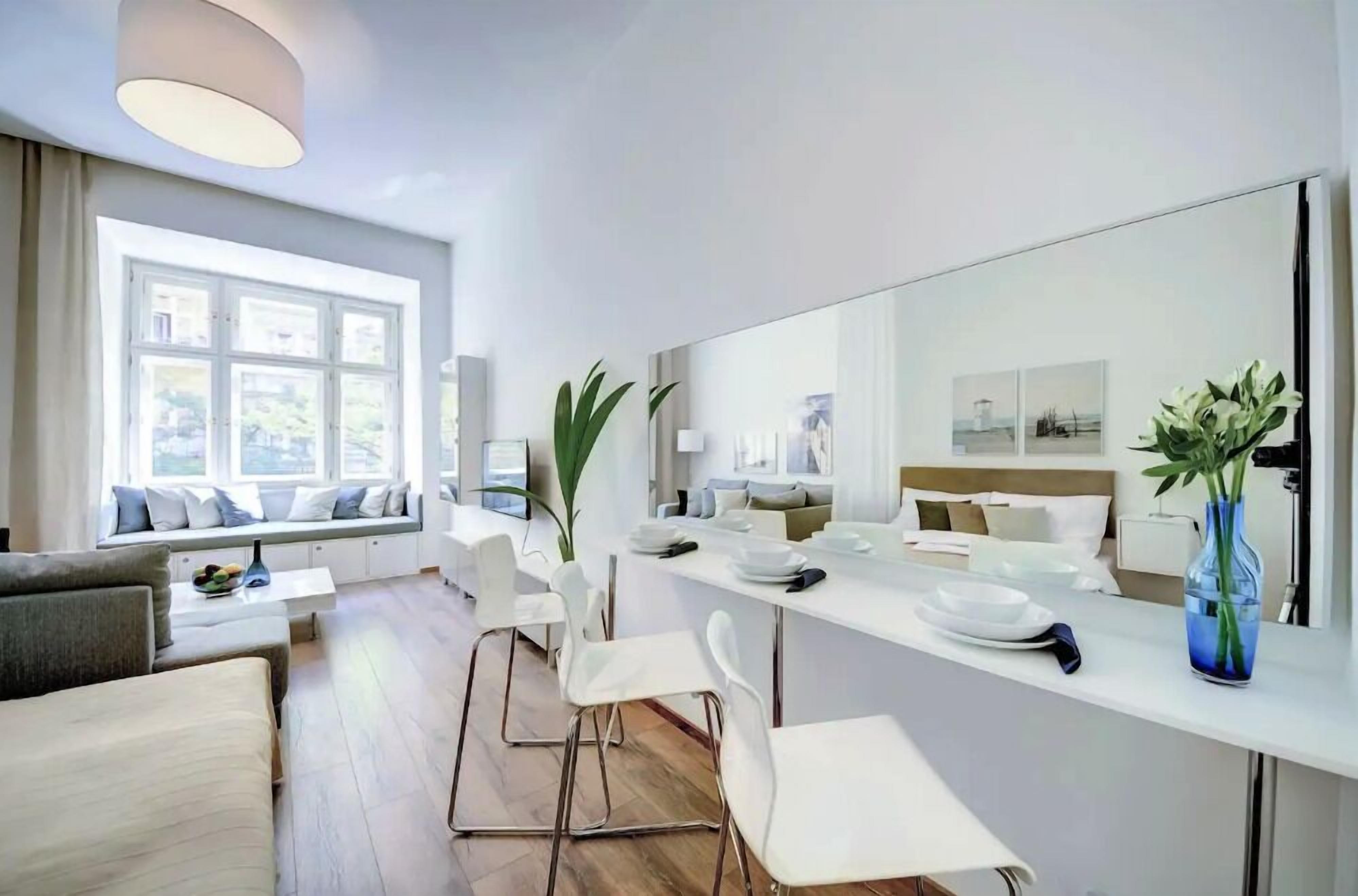 Apartamento Confort | Escritorio, espacio para trabajar con un portátil, cortinas opacas