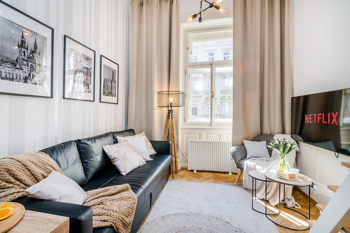 Estudio Confort | 1 habitación, decoración personalizada, muebles diferentes y escritorio