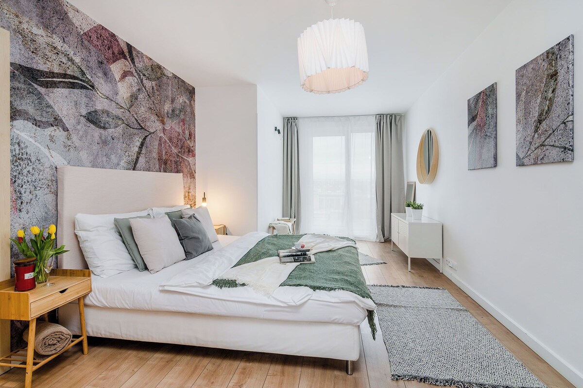 Leilighet – deluxe | Skrivebord, skrivebord for bærbar PC og blendingsgardiner