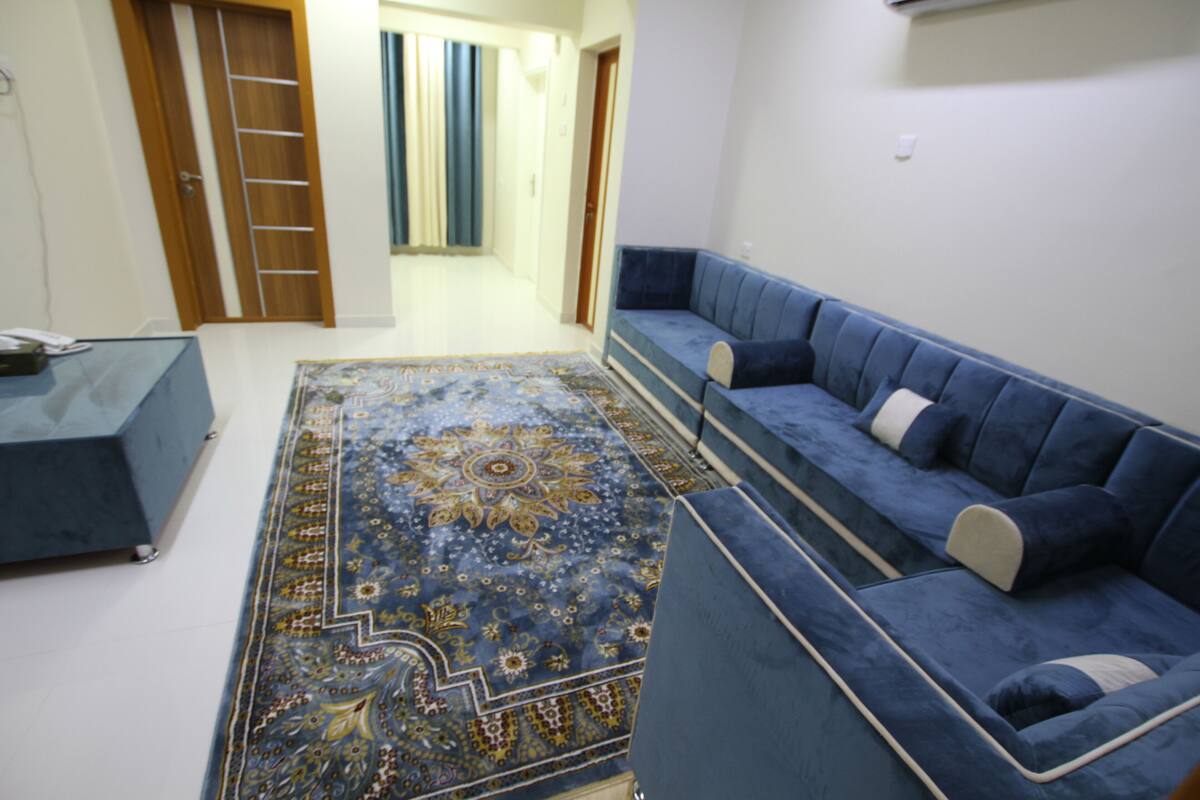 50-inch Smart TV with satellite channels, TV, heated floors