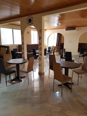 Breakfast, lunch and dinner served - Home From Home Ghana Guesthouse (Accra)