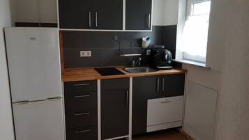 Duplex, 1 Bedroom, Non Smoking, Kitchen | Private kitchen | Fridge