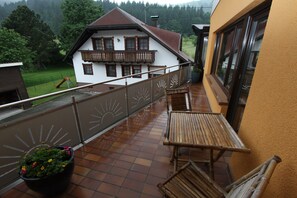 Apartment (1) | Balcony - Gästehaus Alexanna (Baden-Baden)