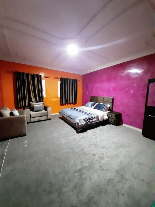 Studio | Pimennysverhot, lisävuoteet, ilmainen Wi-Fi, vuodevaatteet