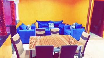 Apartment, 2 Bedrooms | In-room dining