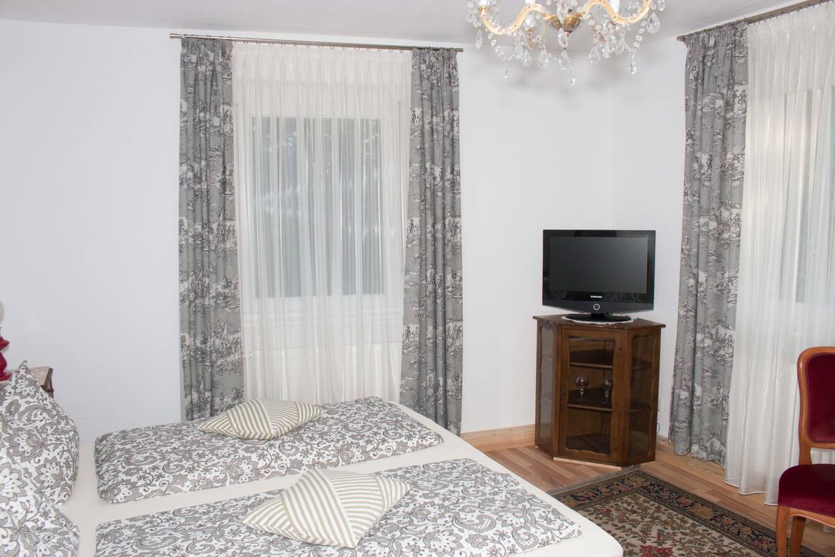 Double or Twin Room, Shared Bathroom | Desk, laptop workspace, iron/ironing board (on request), WiFi (free)