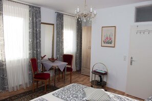Doppel- oder Zweibettzimmer, Gemeinschaftsbad